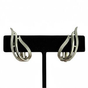 Vintage Sarah Coventry “Stunning” Clip-On Earrings Swirl Design (1960s)‎